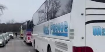 Bežanija Vučićevih mitingaša iz Leskovca i Niša od studenata koji su ih susreli na maršu kod Svrljiga – VIDEO