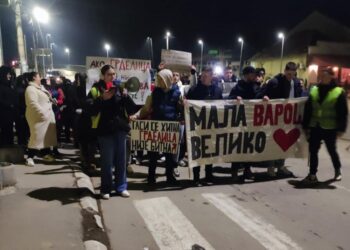 Poruka sa protestnog skupa u Grdelici večeras: „Mala varoš, srce veliko“ – VIDEO