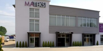 Požar u salonu nameštaja „Mateks“ u Leskovcu brzo lokalizovan, dva radnika se nagutala dima