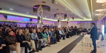 Vučić naprednjacima u Leskovcu poručio da su protestanti talog društva, Cvetanović citirao Gandija