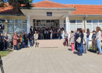 Deo prosvetnih radnika i studenata pružili podršku učenicima Medicinske škole