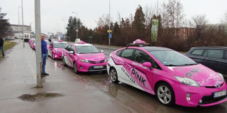 Taksisti iz Leskovca krenuli za Niš po studente