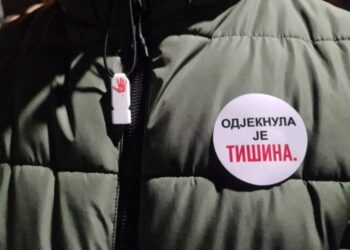 Protest ispred niškog RTS-a na koji su pozvali studenti