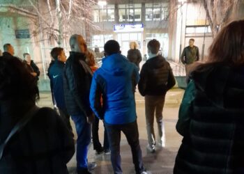 Leskovčani će protestovati svake večeri dok se ne utvrdi ko je odgovoran za smrt deteta – Lekarima poručili da su ubice