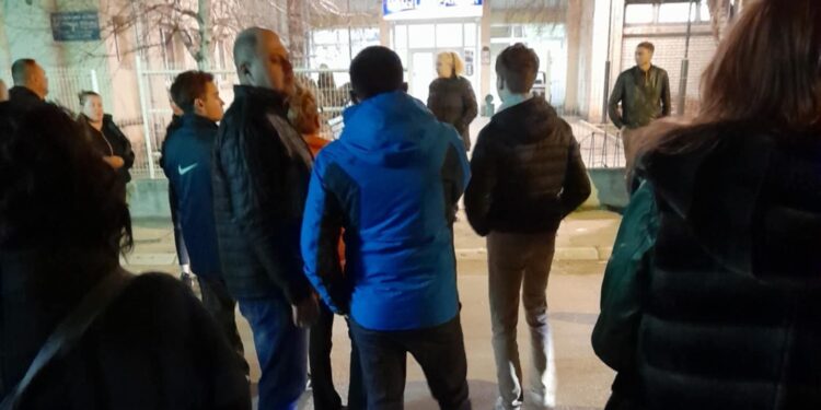 Leskovčani će protestovati svake večeri dok se ne utvrdi ko je odgovoran za smrt deteta – Lekarima poručili da su ubice