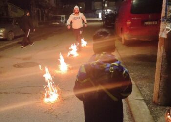 Karaveštica, Bele poklade i doček proleća: U Leskovcu se i dalje preskače vatra