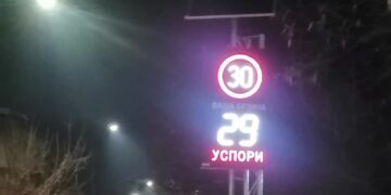 Solarni „brzinomeri“ postavljeni na nekoliko lokacija u Leskovcu, očekuje se da budu pokrivene sve zone škola