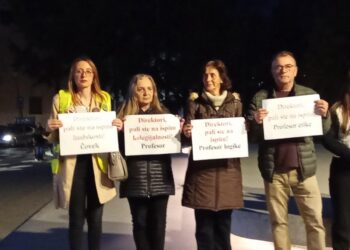 Leskovački prosvetari, studenti i građani protestovali zbog svih koji trpe pritiske vlasti