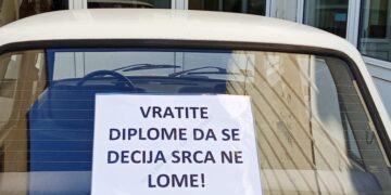 Reakcija lekara na protest radnika “Jure” ispred Dečjeg dispanzera  ODVRATNA I SRAMNA  – VIDEO