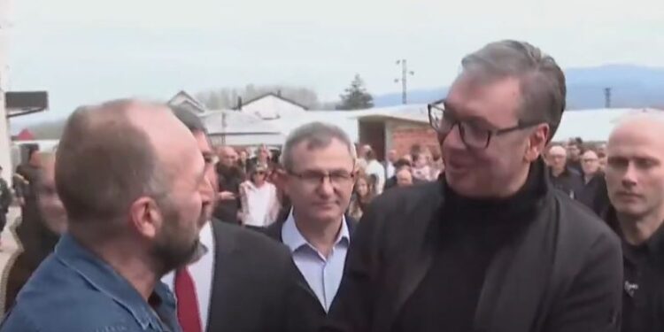 Dok mu kolege prolaze kroz pakao jer podržavaju studentske zahteve, Tika Špic se grli sa predsednikom u Stajkovcu