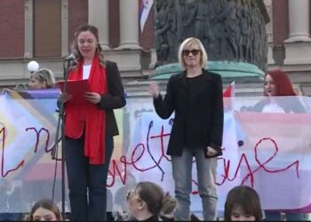 Bivša radnica „Aptiva“govorila na jučerašnjem protestu u Beogradu: Njima smo samo broj, ponižene, ucenjene