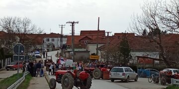 Meštani pet sela blokirali put ka Biljanici, zahtevaju od lokalne vlasti obezbeđenje osnovnih uslova za život