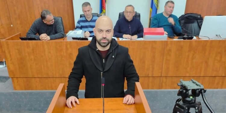 Deo opozicije napustio sednicu Odbora za budžet i finansije Grada Leskovca jer im materijal nije dostavljen na vreme