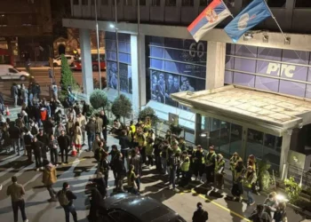 Studenti blokirali RTS, poručili da će blokada trajati 22 sata – Policija napala studente