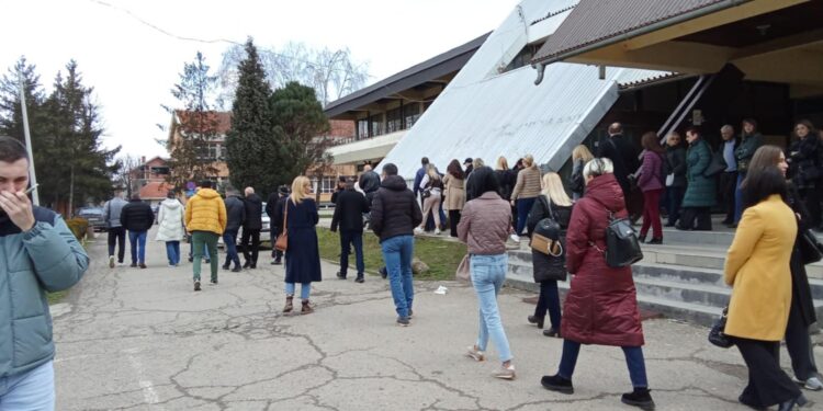 Blokada TUŠ-a se nastavlja, đaci žele da znaju dokle se stiglo sa postupkom protiv profesora koji im je pretio