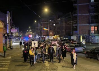 U Vlasotincu juče šetali zajedno studenti, prosvetari i građani
