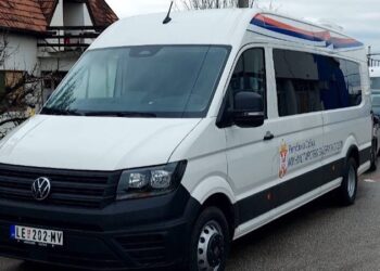 Ministarstvo za brigu o selu i grad Leskovac kupili mini bus