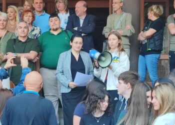 Nastavnici, učenici i roditelji UJEDINJENI protiv direktorke Gimnazije Leskovac Dragane Cvetanović