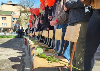 Gimnazijalci odali poštu i bivšem đaku koji je poginuo kod Gornjeg Stopanja