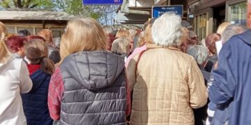 Kao što se i očekivalo: Od rane zore gužva za vaučere