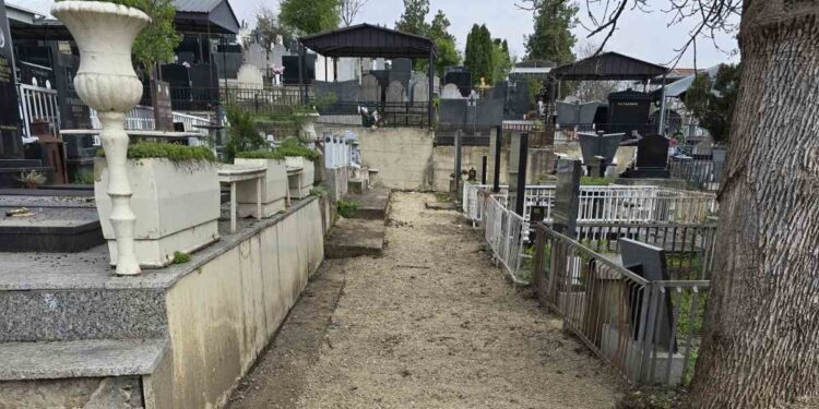 Počela sanacija staza na Svetoilijskom groblju u vrednosti od 3,5 miliona dinara