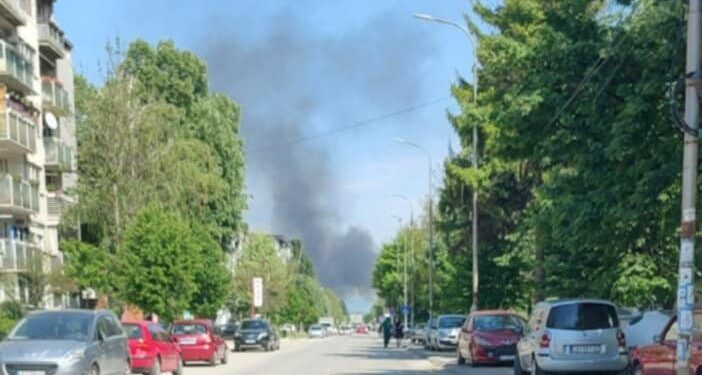 Trovači vazduha zapalili i divlju deponiju u Radničkom naselju, možda Milan „Megafon“ može da pomogne u rešavanju problema?!