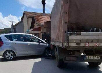 Sudar kamiona i automobila na uglu Ilije Strele i Mlinske ulice