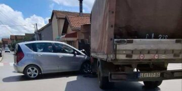 Sudar kamiona i automobila na uglu Ilije Strele i Mlinske ulice