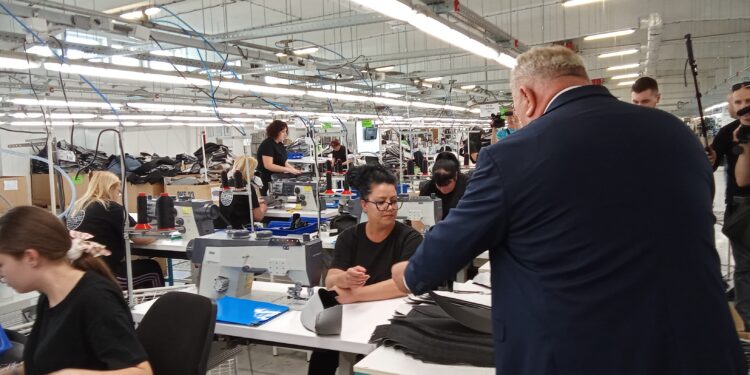 Italijanski “Aunde“preuzeo 300-ak radnika ‘Džinsija“: Ostali nisu bili zainteresovani