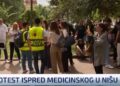 Studenti Medicinskog u Nišu blokirali saobraćaj, čekaju dekana