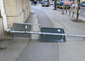 Huligani prošli centrom grada poput tajfuna i redom lomili sve što su stigli