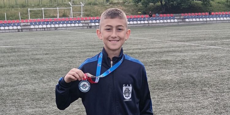 Leskovac ima pionirskog vicešampiona u hodanju: Dimitrije nastavlja stopama trenera Savanovića