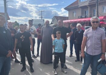 Blokada regionalnog puta u Gornjem Stopanju zbog učestalih tragedija, na protestu i dečak čiji je otac pre par dana tu izgubio život – VIDEO