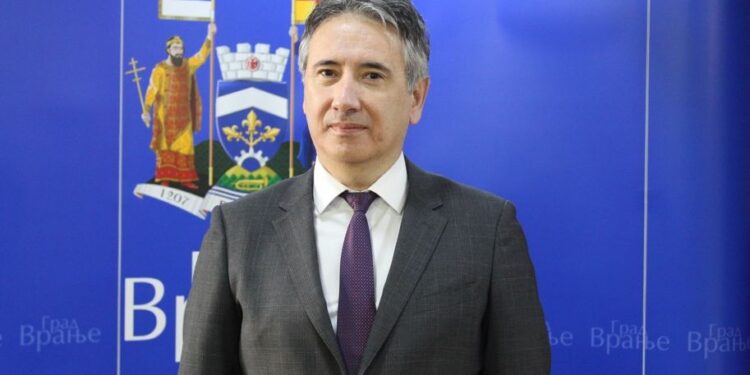 Gradonačelnik Vranja zarađuje oko 230.000 mesečno