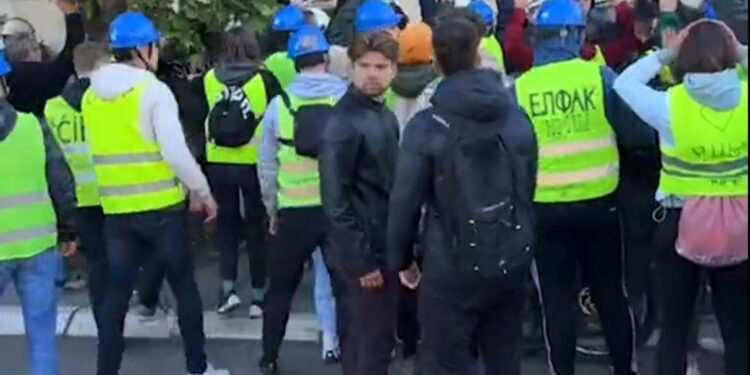 Policija prekinula studentsku blokadu suda u Nišu, uhapšen ratni veteran