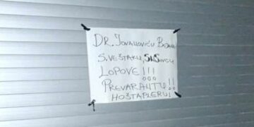 Na kućnom pragu lekara i sudskog veštaka iz Leskovca ostavljena jako neprijatna poruka
