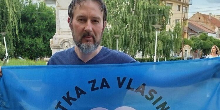 Aktivista „Bitke za Vlasinu“ tvrdi da su ga maskirani muškarci napali u dvorištu nakon protesta