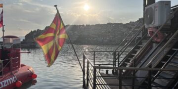 Ohrid između razglednice i realnosti: Turizam, zastave i tišina između naroda