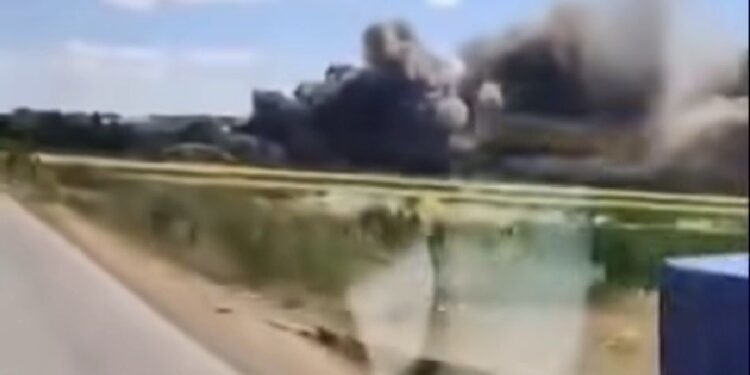 Veliki požar u hladnjači „Fortis“ na ulazu u Bojnik – VIDEO