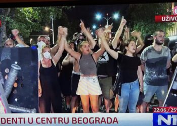 Ozbiljni sukobi građana i studenata sa policijom i žandarmerijom u Beogradu nakon vidovdanskog protesta