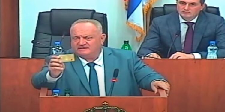 Da li gradonačelnik ima Gold viza karticu grčke države, kakve to veze ima sa privatnim vrtićima i zašto on tvrdi da opozicionari lažu?