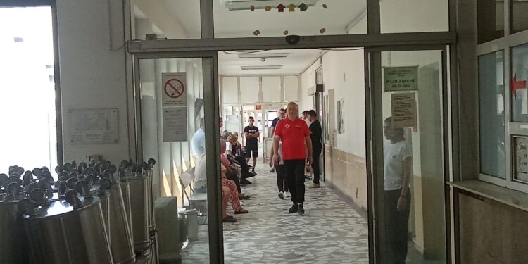 U pucnjavi, u centru Leskovca, jedno lice dobilo prostrelnu ranu i prevezeno na Urgentni