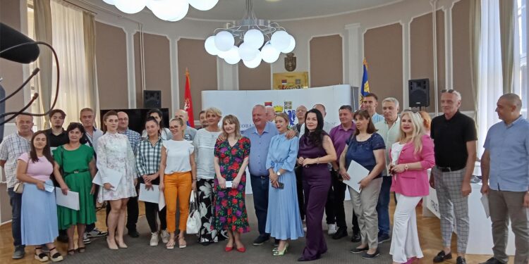 Tenzično na potpisivanju ugovora sa medijima u Leskovcu