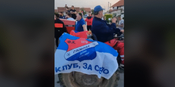 Meštani Donjeg Brijanja blokirali put ka Bojniku zbog problema sa pijaćom vodom – VIDEO