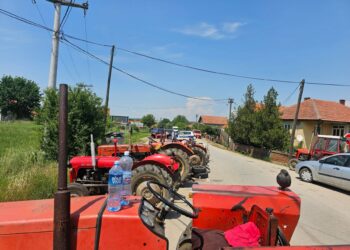 Meštani Stuble već treći dan blokiraju regionalni put ka Bojniku, kažu da im vlast tera inat