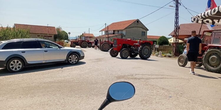 Meštani Donjeg Brijanja: Ne pomeramo se dok ne dođe Cvetanović !