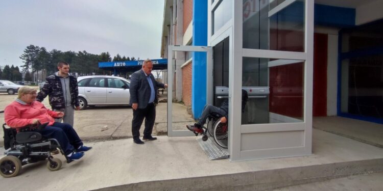 Konačno popravljen lift u Sportskom centru “Dubočica“, namenjen osobama sa invaliditetom