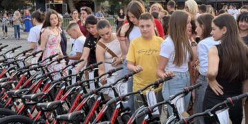 Žurka i pokloni za male maturante