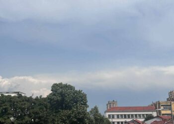 Nad Srbijom oblak sumpora iz vulkana Etna i saharski pesak, zbog čega je nebo belo iako nema oblaka