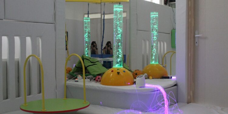U vlasotinačkom Centru za socijalni rad instalirana Senzorna soba, namenjena deci sa smetnjama u razvoju